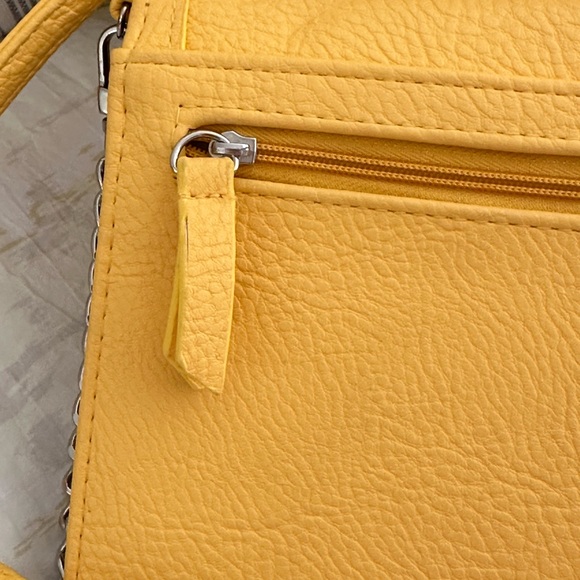 Jessica Simpson yellow small crossbody trifold never used - Picture 13 of 16